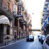 Il nostro viaggio inizia da via Zuppetta, una stradina situata �sotto� il ponte di corso Cavour. Qui si trova il pi� antico hotel della citt�: l�Adria, attivo dal lontano 1922. Si tratta di un albergo a 3 stelle con 38 camere tramandato di generazione in generazione all�interno della stessa famiglia: i Lippolis